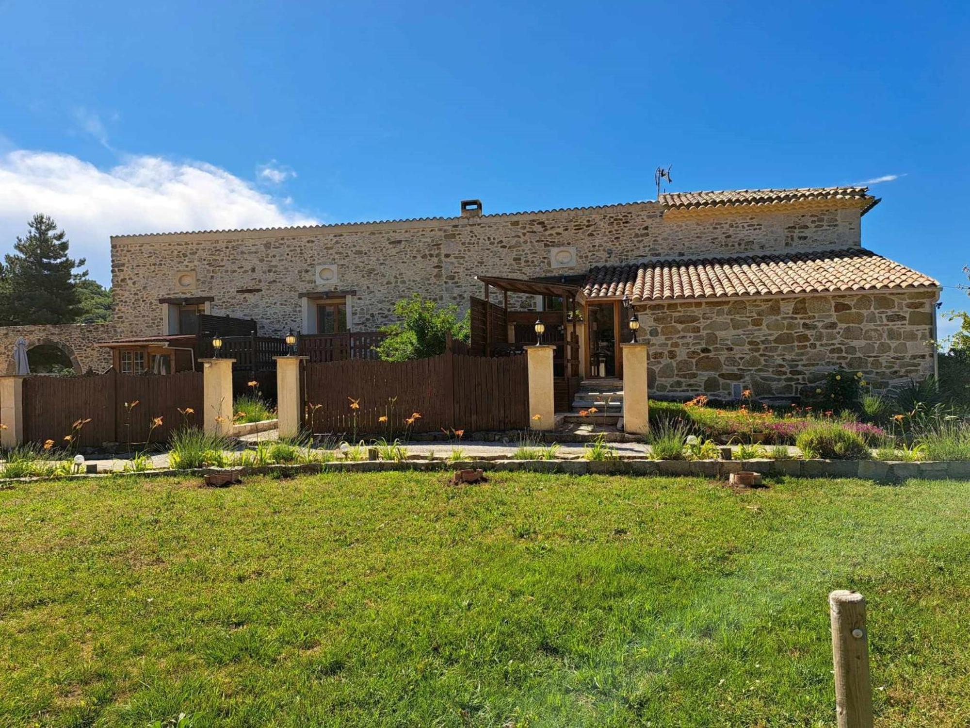 Le Mas Des Ferrayes Ongles Exterior foto